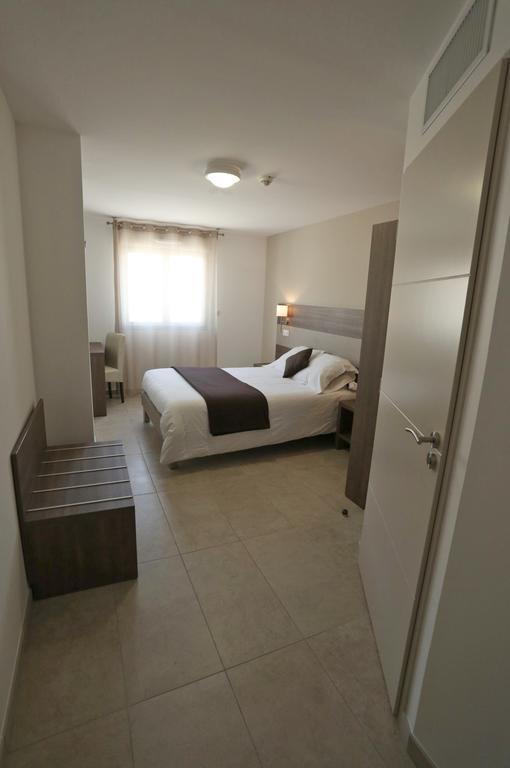 Hotel Restaurant Les Pielettes Le Rove المظهر الخارجي الصورة