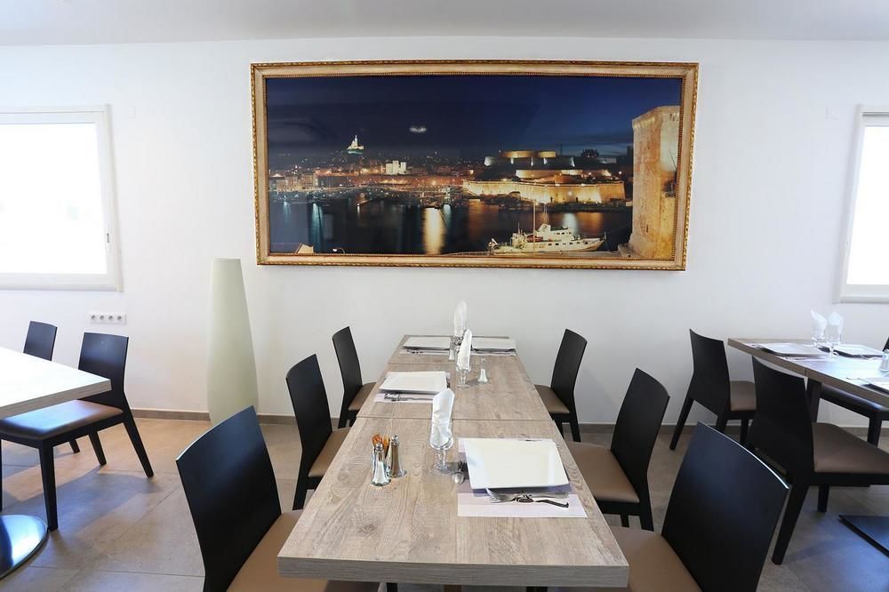 Hotel Restaurant Les Pielettes Le Rove المظهر الخارجي الصورة