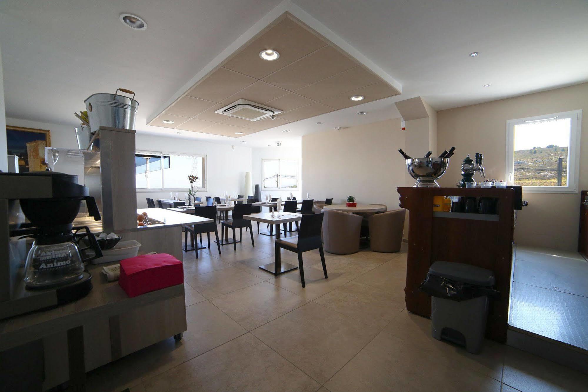 Hotel Restaurant Les Pielettes Le Rove المظهر الخارجي الصورة